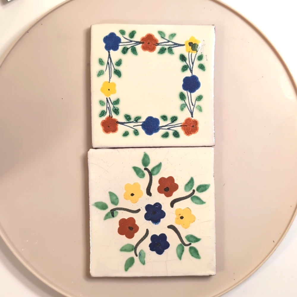 🏠 Two (2) Spanish tiles 4 x 4"